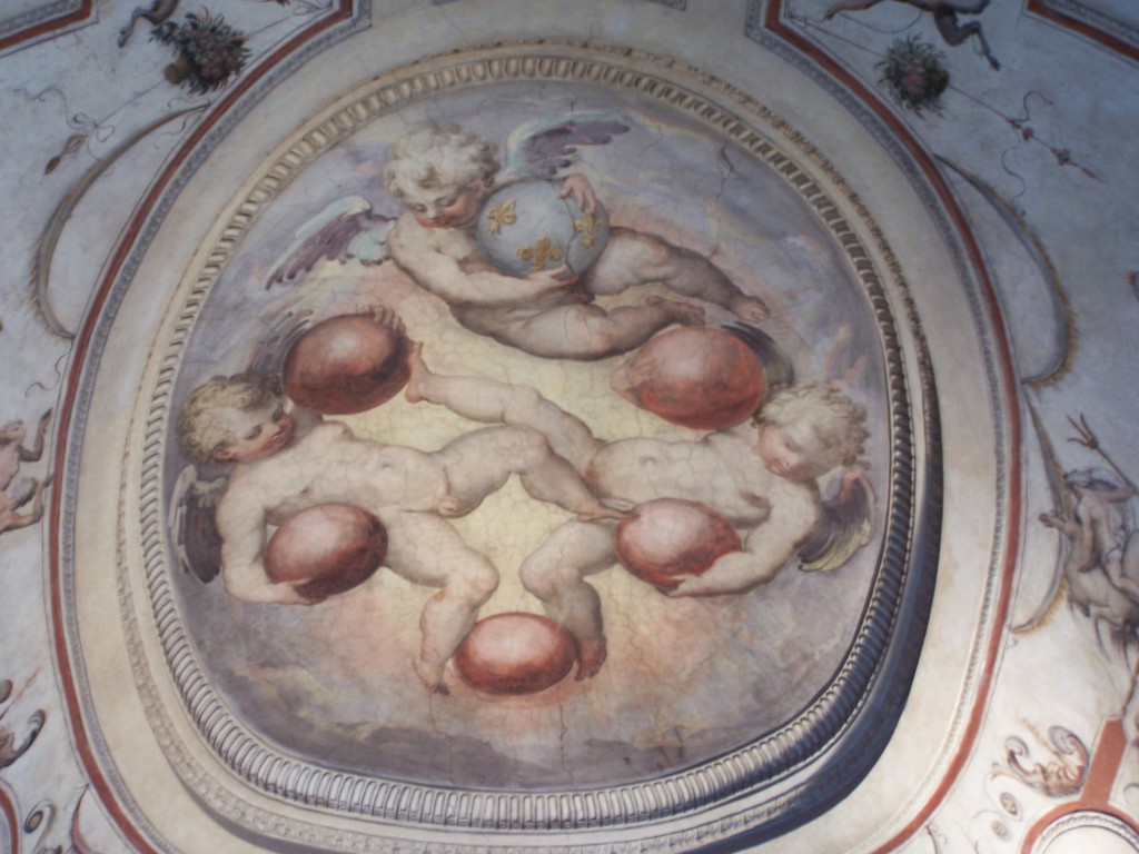100_3949 Palazzo Vecchio - Medici balls
